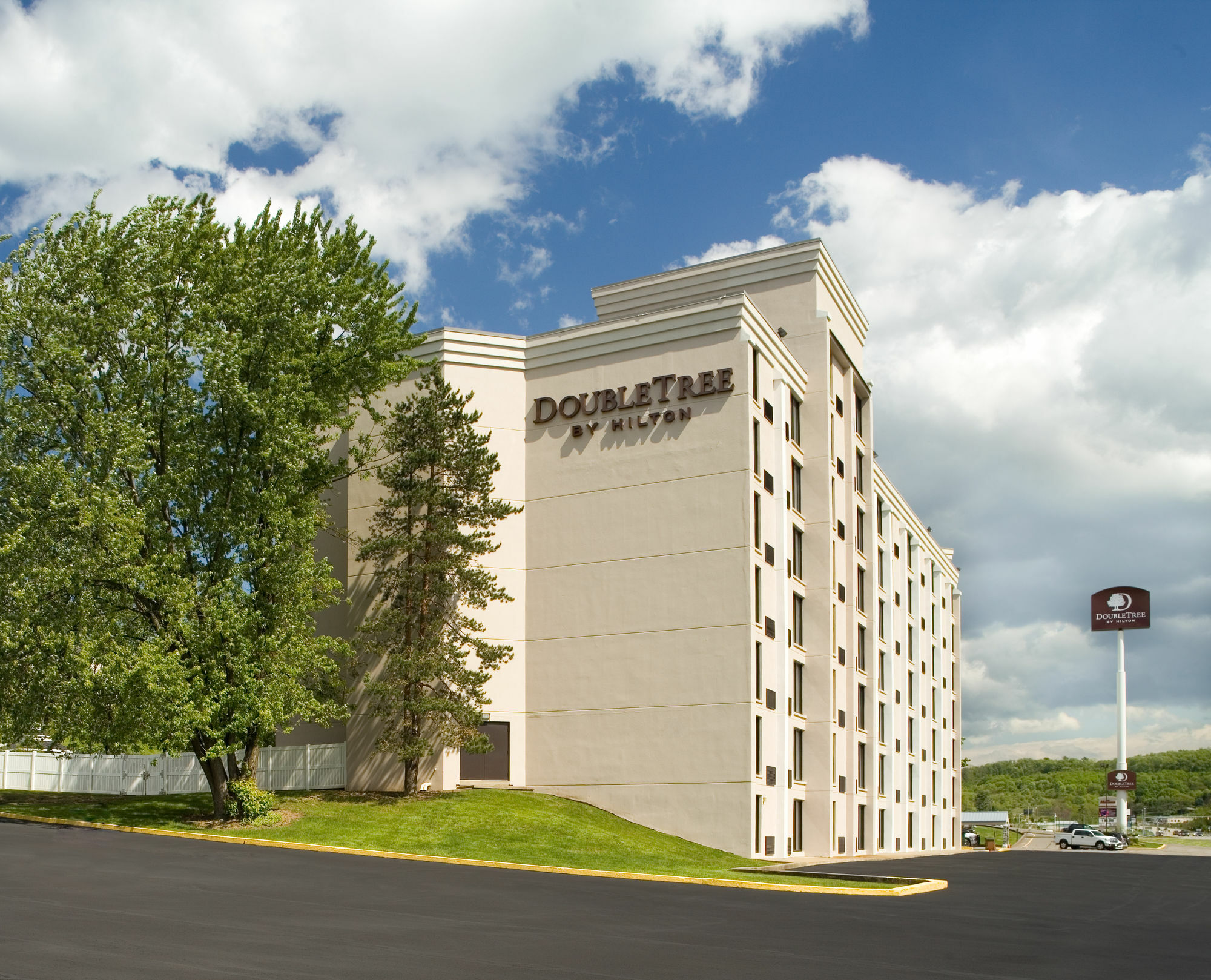 Doubletree By Hilton Pittsburgh - Meadow Lands Hotel วอชิงตัน ภายนอก รูปภาพ